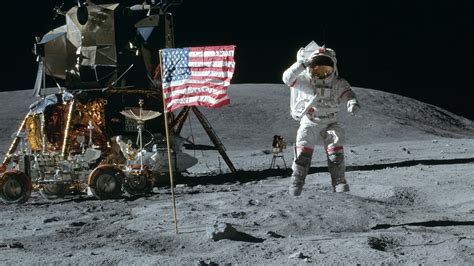 relive  apollo  moon landing   historical images