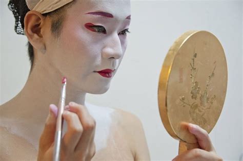 Японский макияж глаз: от гейши до девочки из мультика