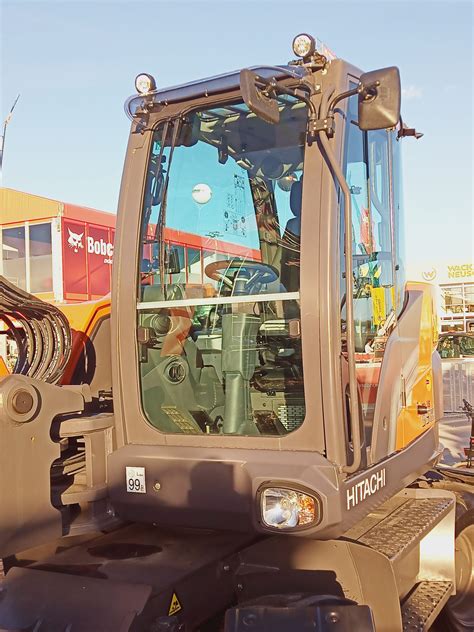 Hitachi ZX95W-7, ecco il midi gommato pensato in Europa | e-construction