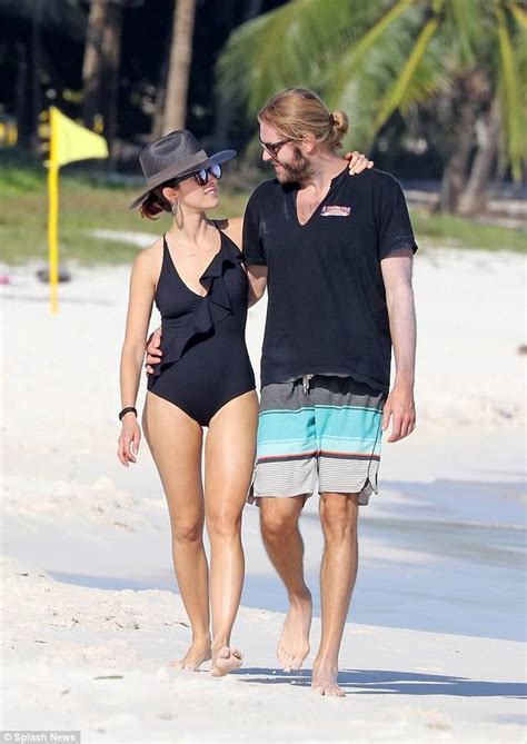 Timeless star Abigail Spencer flaunts beach body in black swimsuit on ...