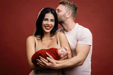 90 Day Fiance: Jasmine Welcomed a Baby Girl! | TLC.com