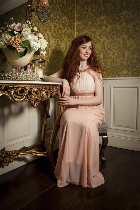 Tara McNeill : r/gentlemanboners