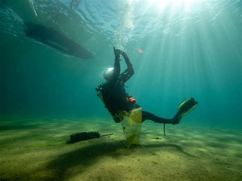 Clean Up the Lake - Diving to Clean Up Lakes and Oceans