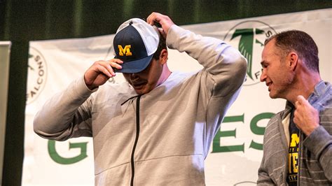 WATCH: 4-star lineman Avery Gach commits to Michigan football