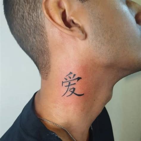Tatuagem Pescoço Pequena - 69 Modelos de Tatuagem no Pescoço: Escolha a Sua e Arrase no Visual ...