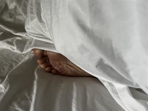 The morning feet always smell best. : r/Male_Feet