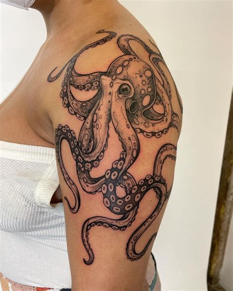 Update 81+ women's octopus tattoo super hot - in.cdgdbentre