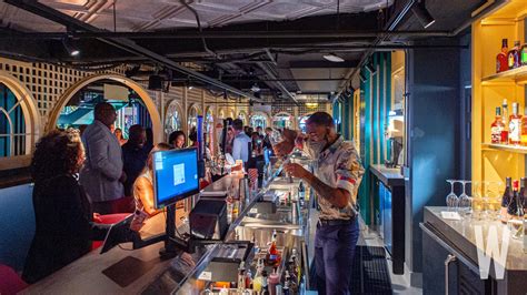 PHOTOS: Swingers Crazy Golf Opening Party | Washingtonian (DC)