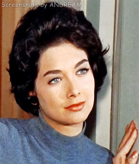 Suzanne Pleshette as 'Annie Haywood' in THE BIRDS (1963) | Suzanne
