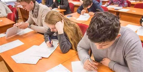 Выпускники 11-х классов будут сдавать два обязательных централизованных ...