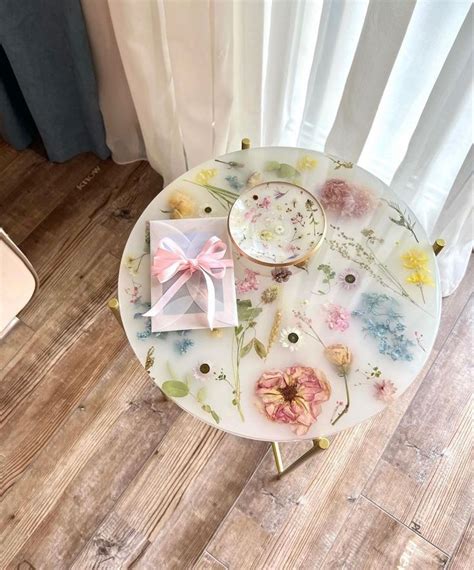 Журнальный столик из смолы и сухоцветов | Manualidades, Decoración de ...