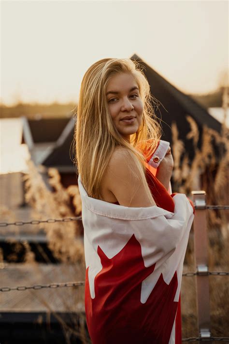 Beautiful Canadian Girl Photos, Download The BEST Free Beautiful