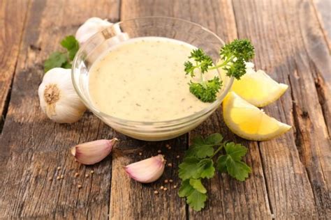 Соус для салата Цезарь в домашних условиях – простой и вкусный рецепт ...