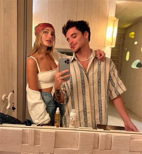 João Figueiredo abre álbum de fotos com Sasha Meneghel nas Maldivas
