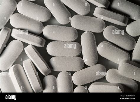 Pain relief pills hi-res stock photography and images - Alamy