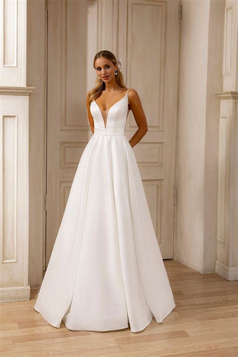 Chic A-Line Wedding Dress with Plunge Neckline and Flowing Train Plus