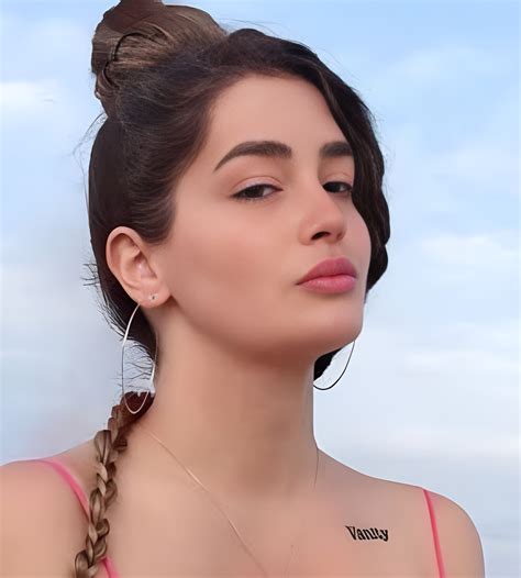 Krissy Krave (Actress) Age, Height, Weight, Wiki, Biography, Boyfriend