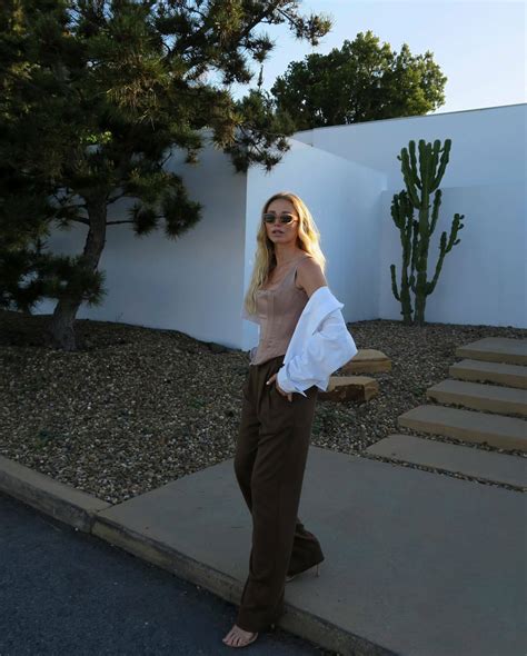 Alyssa Julya Smith's feet