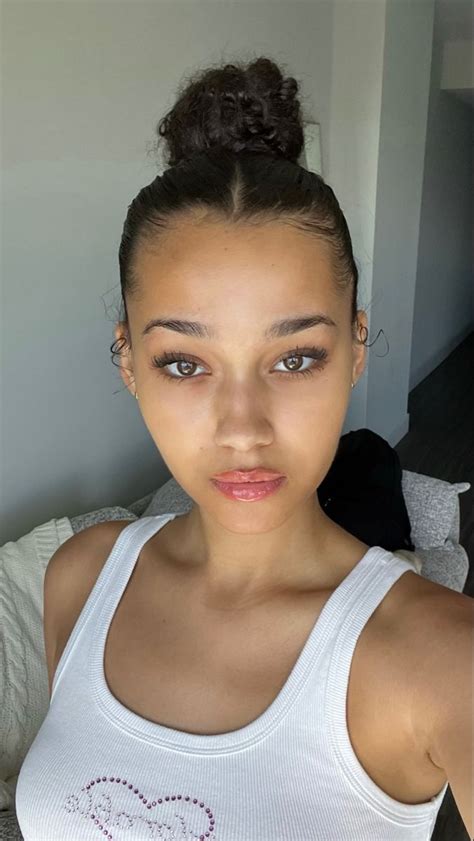 Selfie inspo natural makeup sleek middle part bun clean girl aesthetic ...