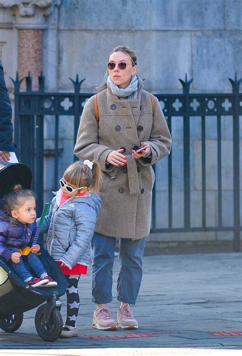 Scarlett Johansson with her daughter Rose 2019 | Clase de fotografía