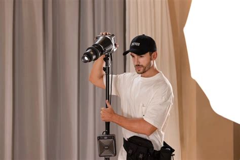 ZHIYUN MOLUS G200 COB LED Spotlight dan FIVERAY V60 Light Wand Dirilis ...