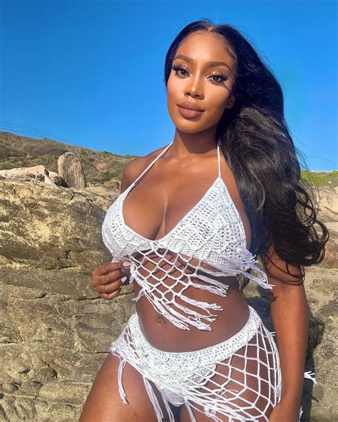 Model Angela Henderson 💕 | So excited for May @FashionNova Outfit