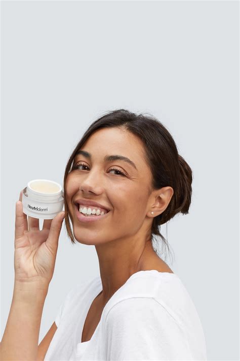 A Dermatologists Guide to Tackling Ageing Skin – Neutriderm