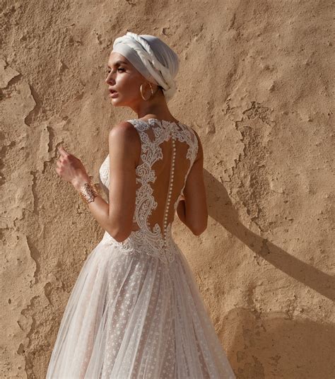 V-Neck Sleeveless Wedding Gown – HAREM's Brides