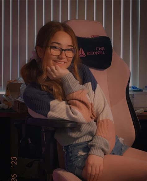 This lil cutie (lyssaurora) has owned my dick for the past 31 days of