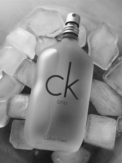 CK One Calvin Klein Parfum - ein es Parfum für Frauen und Männer 1994