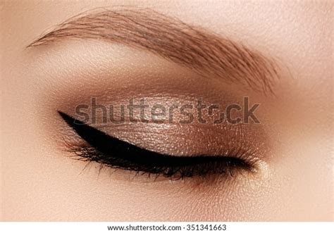 1,162 Cats Eyeliner Stock Photos, Images & Photography | Shutterstock
