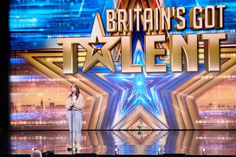 Britain's Got Talent Sydnie Christmas Gold buzzer validating | What to ...