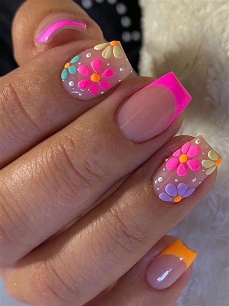 77 Summer Flower Nail Designs: Trendy And Elegant Styles For 2025
