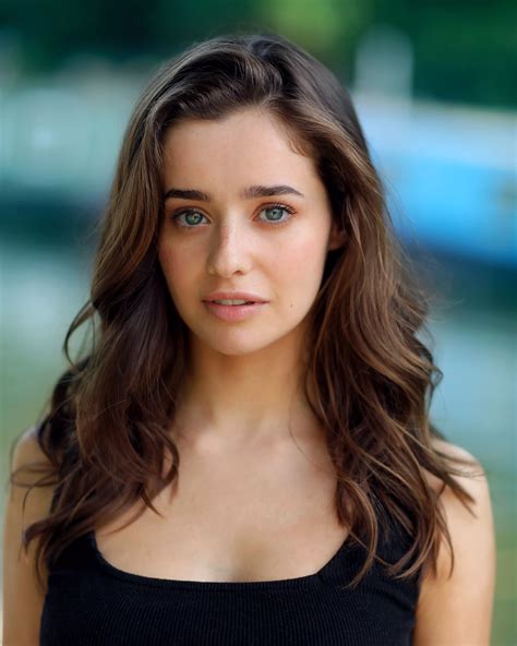 Holly Earl Wallpapers - Wallpaper Cave