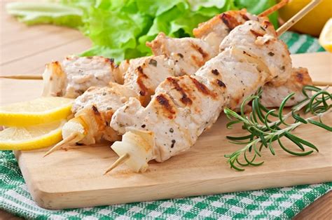 Жареный шашлык из свинины с луком | Бесплатно Фото