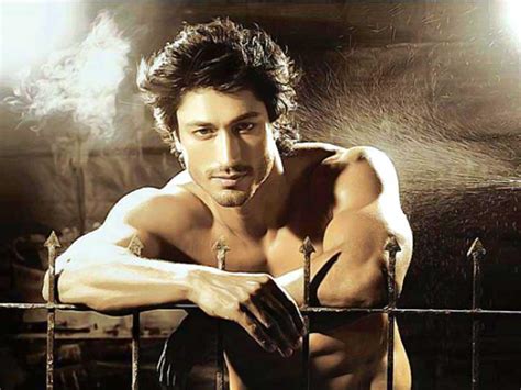 Vidyut Jammwal Commando 2 Scene | Vidyut Jammwal Photos | FanPhobia ...