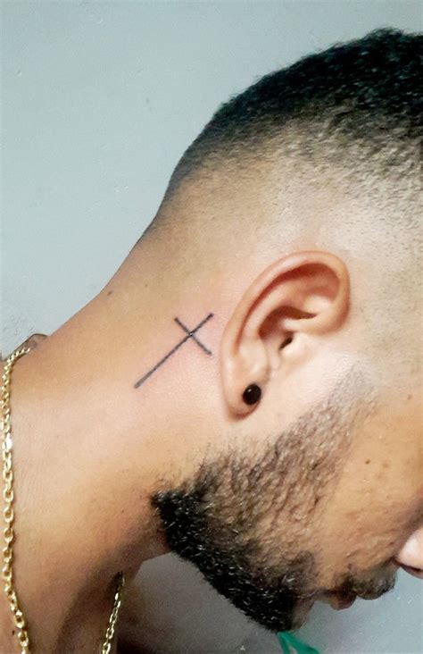 Tatuagem 3 Cruz No Pescoço - Cruz no pescoço | Tatuagem cruz no pescoço, Cruz no pescoço, Tatuagem ...