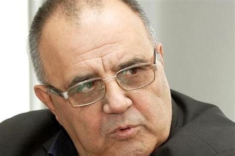 Дянков заслужава паметник, че не позволи да станем Гърция