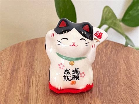 Japanese Lucky Cat Statue, Cute Maneki Neko, Miniature Beckoning Waving ...