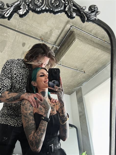 poison 🖤🥀 on Twitter: "one year 🖤⛓️🥀 https://t.co/wpvvCU751S" / Twitter