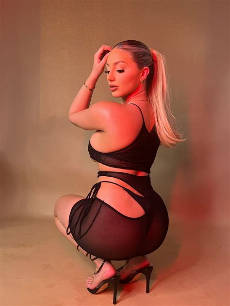 Kayley Gunner on Twitter: "My site is free 🍑 https://t.co/IXvXPuktEJ