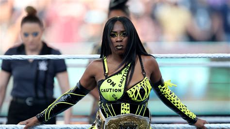 Naomi announces pregnancy, relinquishes WWE Women's World Championship