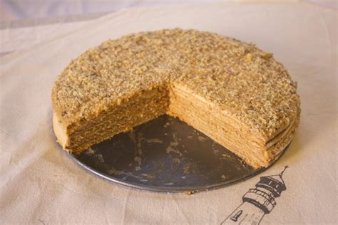 Торта “Медовик” с готови блатове – In Wonderland Kitchen