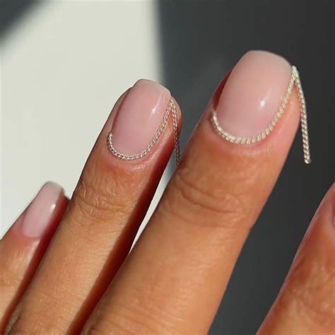 12 Cuticle Highlight Manicure Ideas That Add Extra Pizzazz to Your Nail ...
