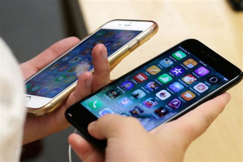 Хятадад iPhone гар утас худалдахыг хориглов