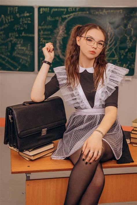 Портрет на выпускной альбом | Школьная одежда для девочек, Модели, Наряды
