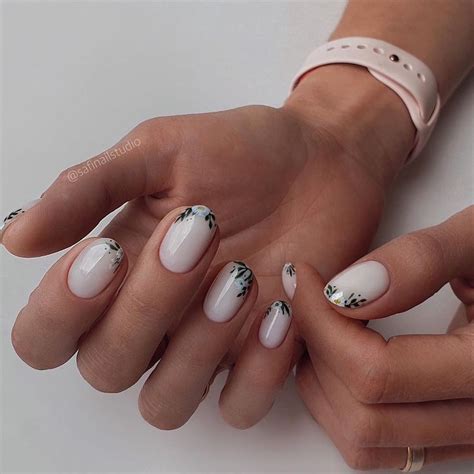 𝐒𝐭𝐮𝐝𝐢𝐨 𝐛𝐲 𝐄𝐥𝐯𝐢𝐫𝐚 𝐒𝐚𝐟𝐢𝐧𝐚 on Instagram: “🌱#MashaNailWork# ...