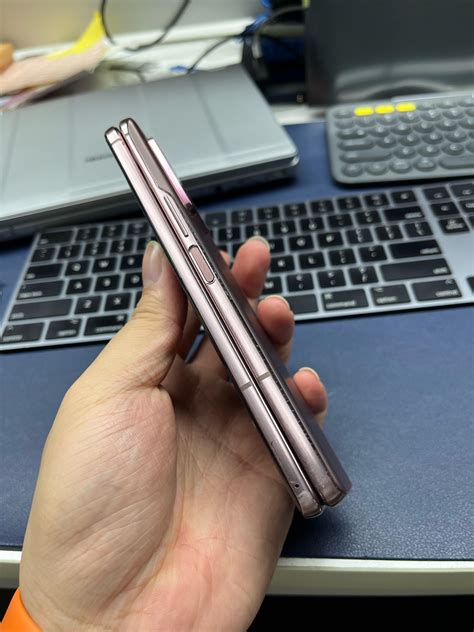 Fold 2 user beware of battery expands : r/GalaxyFold