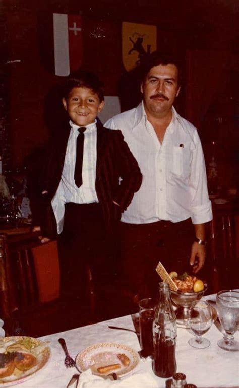 30+ Rare Photos Of Pablo Escobar That Paint A Fascinating Picture Of ...