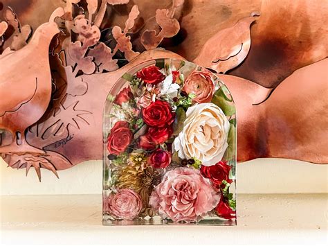 preserve flowers  resin  stunning keepsakes